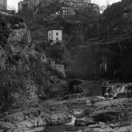 Letto tettonico del fiume Bagnone e castello