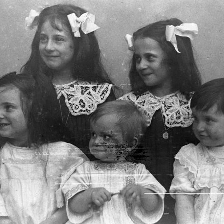 Luisina, Lina e Anna Bellegotti, Carola e Francesco Raffaelli 1912