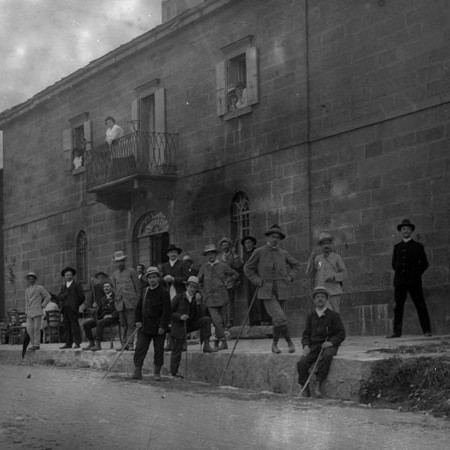 Gruppo di gitanti al Passo di Centocroci 1905